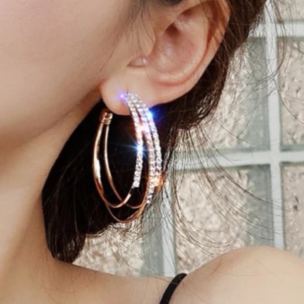 New Gorgeous 18K Gold Diamond Hoop Earrings - Picture 2 of 7